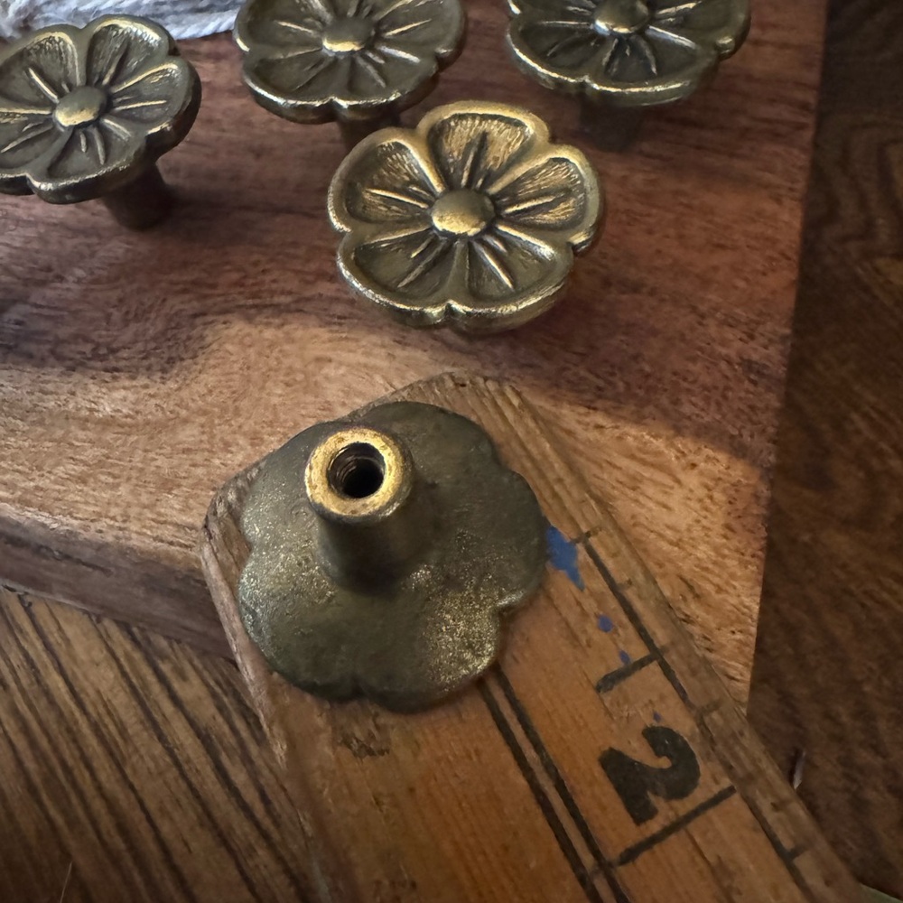 MCM Vintage Brass Flower Drawer Knobs set of 6 matching - Picture 2 of 5